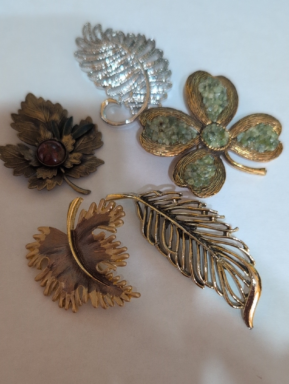 Miscellaneous jewelry/brooches set of 5